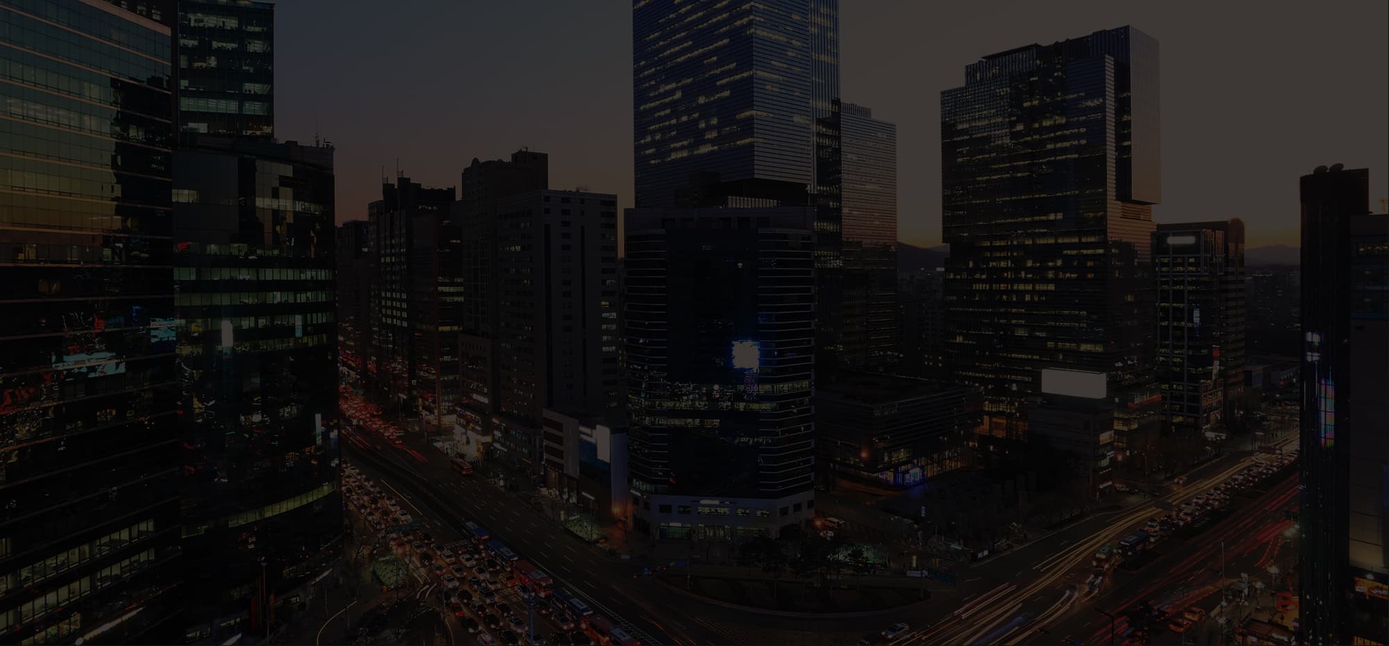서울 도심 야경 — 365일 24시간 비상 상담